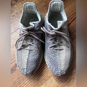 Yeezy Boost 350 V2 in Ash Pearl I sz 9